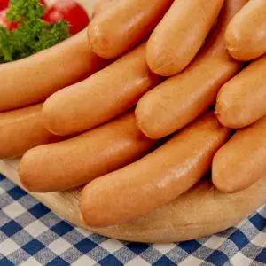 Wiener Würstchen auf Brotzeit-Brett