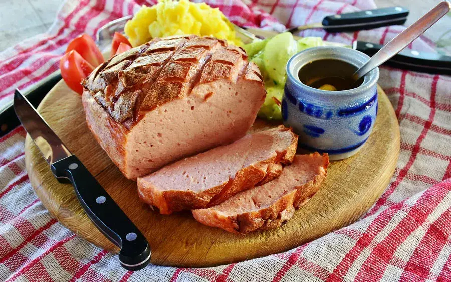 Leberkäs mit Kartoffelsalat